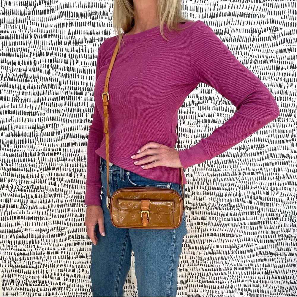 Louis Vuitton Authentic Vernis Christie MM Crossbody Bag - Picture 6 of 15